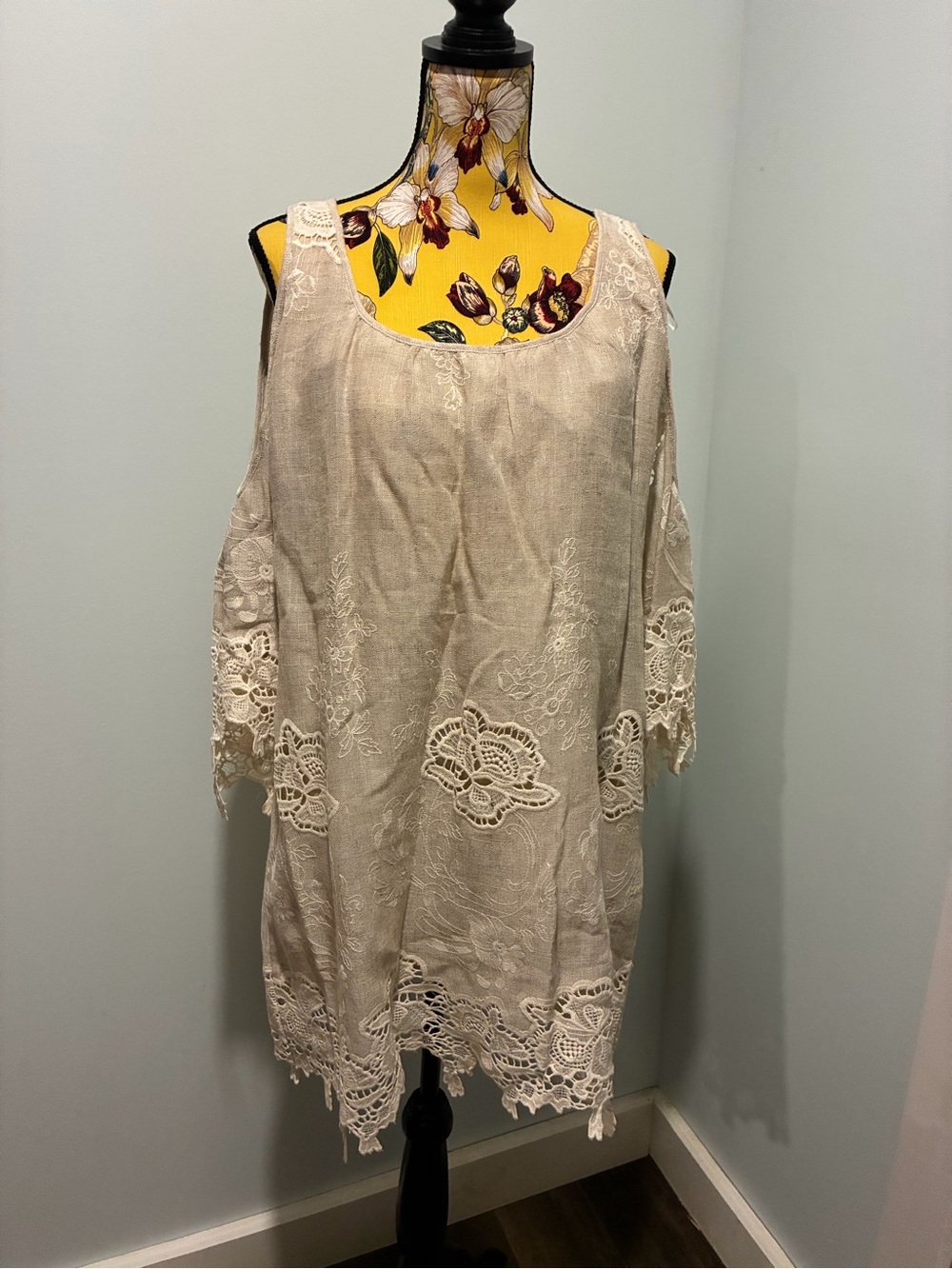 Laffaire Linen Cotton Blend Boho Cold Shoulder Cream Dress with Lace Size Medium